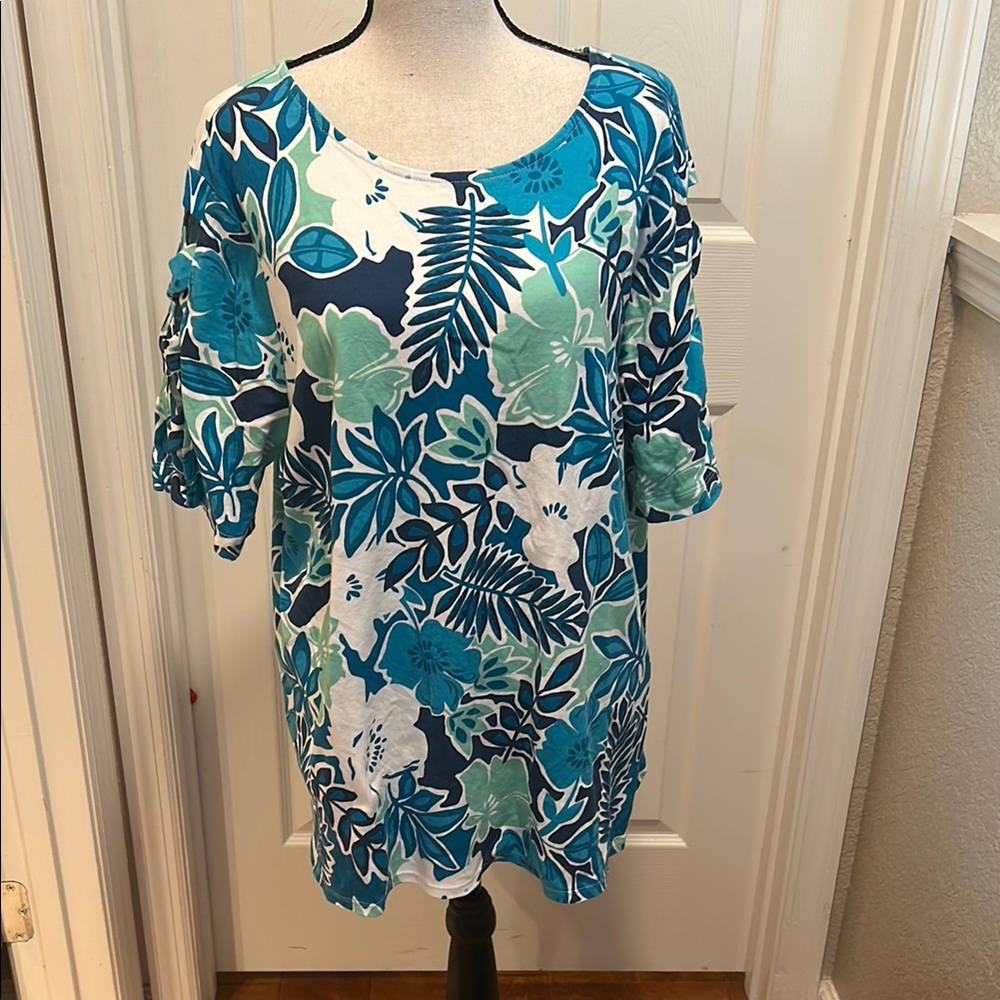 Ruby Rd Floral Print Women's Short SleeveTop.  Stylish Cut outs on Sleeves XL